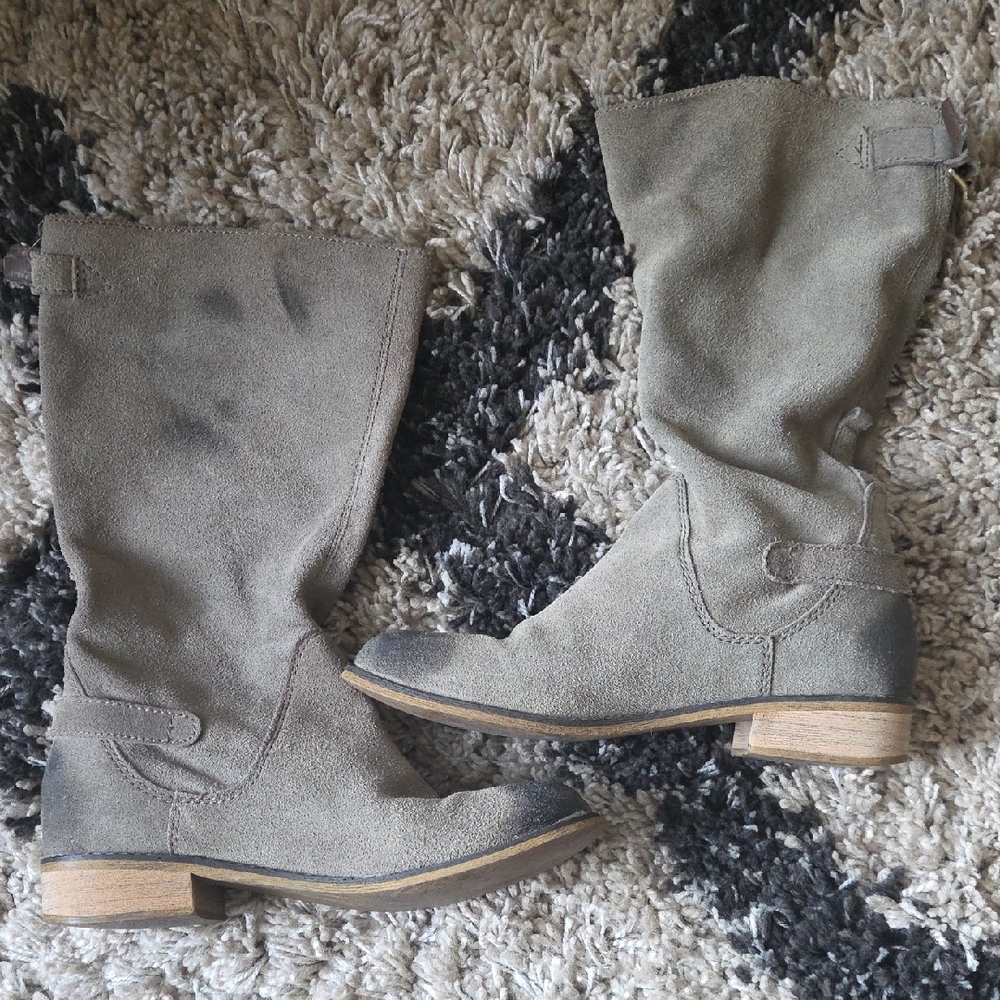 Kelsi Dagger Gray Suede Winter Boots